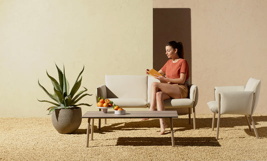 S•CAB Brezza outdoor coffee table paired with matching sofa and lounge chairs in a contemporary garden setting.