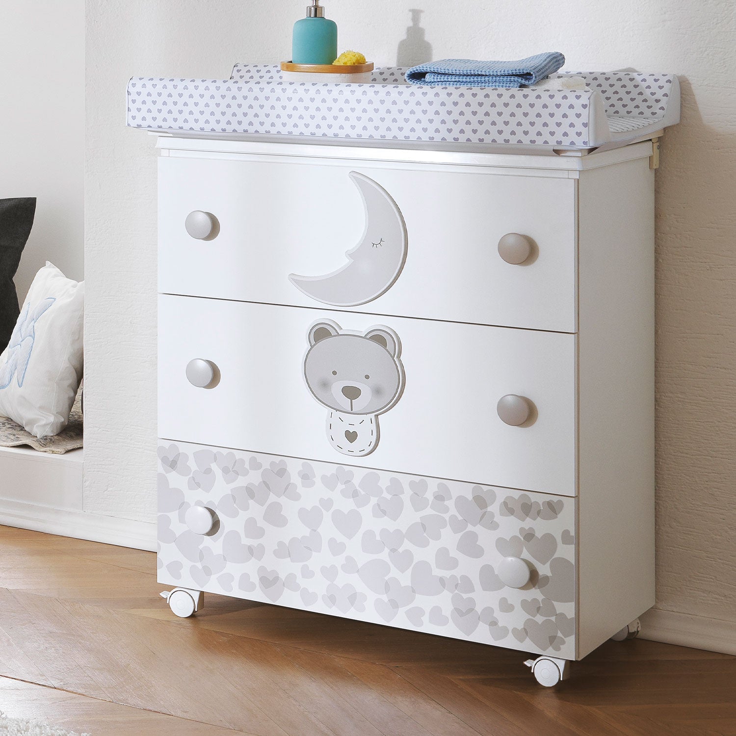 Baby chest of sale drawers with bath