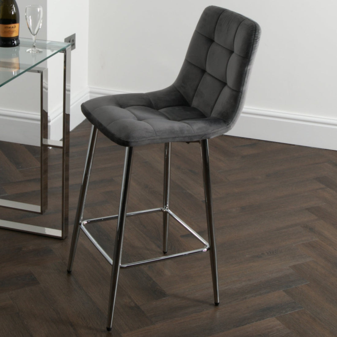 How Modern Bars Stools Can Add Versatility to Your Home