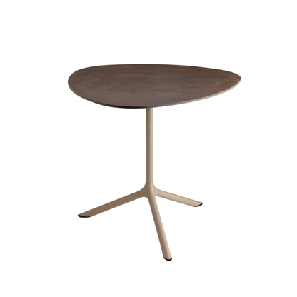 SCAB Tripè square outdoor dining table with a compact laminate tabletop and terracotta powder-coated aluminium tripod base, suitable for restaurants, cafés, hotel terraces and residential patios.