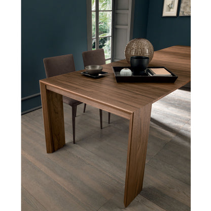 Altacom David extendable table corner detail with thick wooden structure