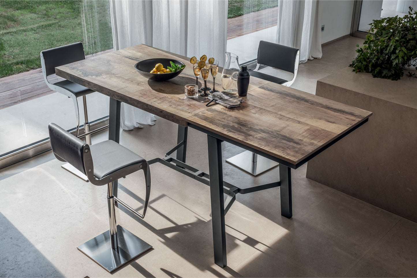 Altacom extendable console table in wood transforming into dining table in modern interior