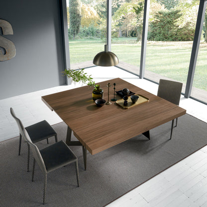 Altacom extendable dining table fully opened with large wood surface for multiple guests