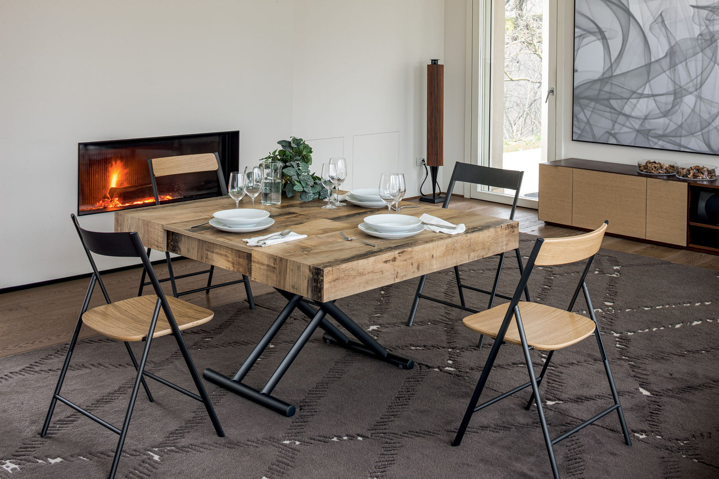 Altacom extendable table fully open seating six people in modern interior