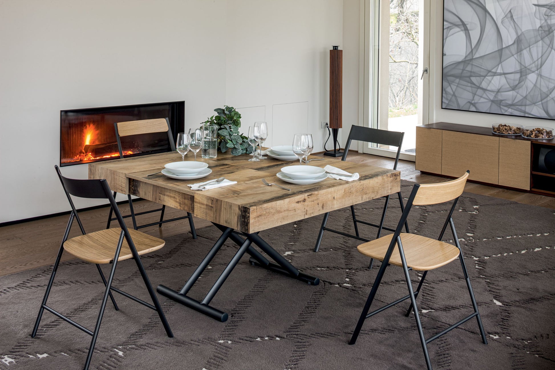 Altacom extendable table fully open seating six people in modern interior