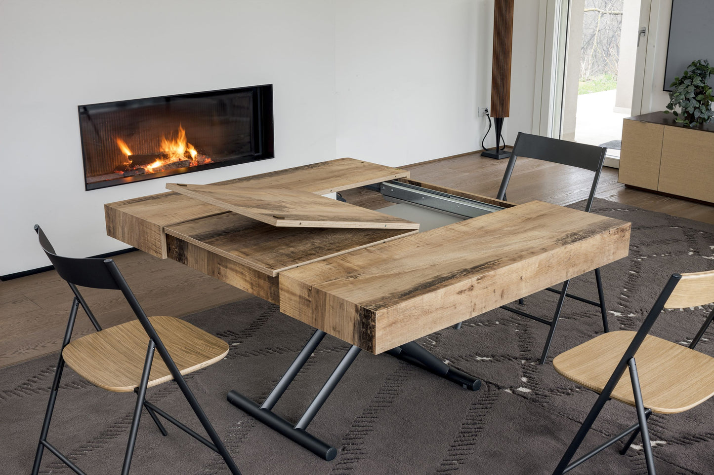 Altacom extendable table mechanism showing internal extension system and folding panels
