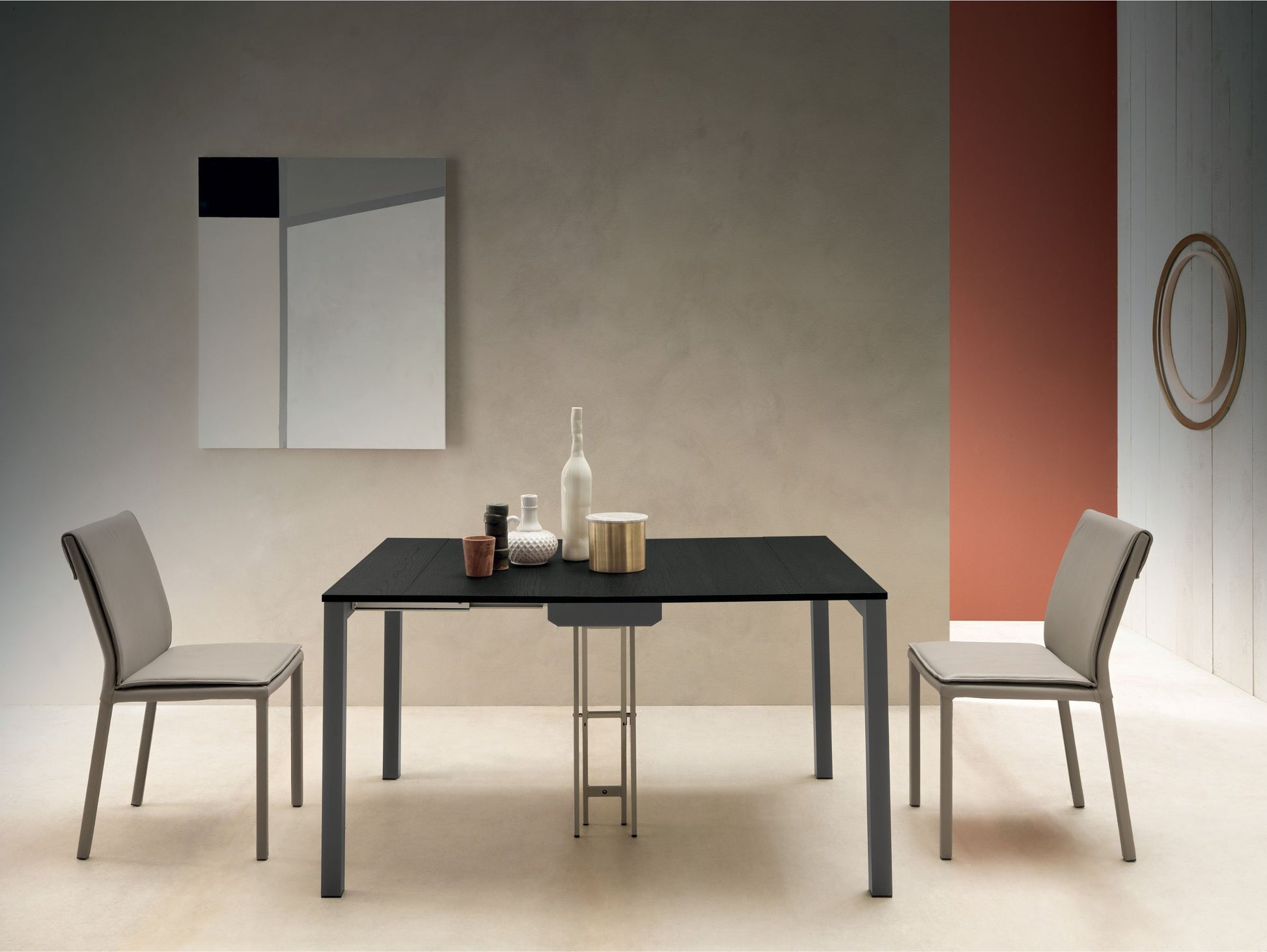 Altacom Quad extendable table in compact closed position for small dining spaces