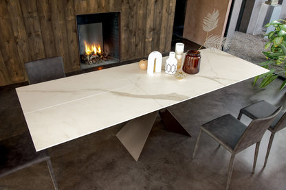 Altacom Sintesi extendable dining table with light ceramic top fully extended in modern interior