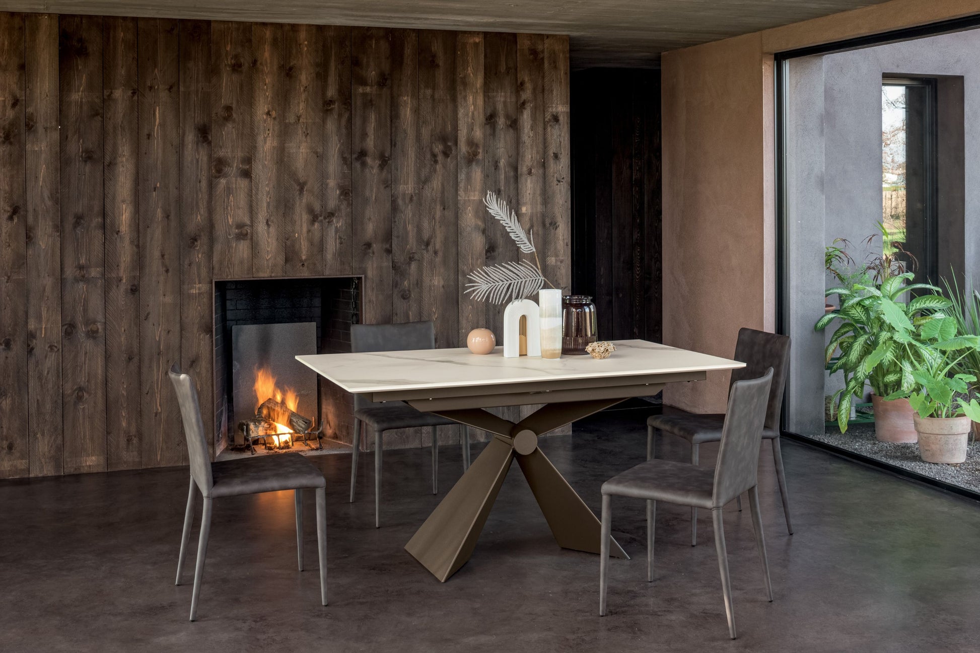Altacom Sintesi extendable table closed with ceramic top in contemporary dining space