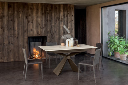Altacom Sintesi extendable table closed with ceramic top in contemporary dining space