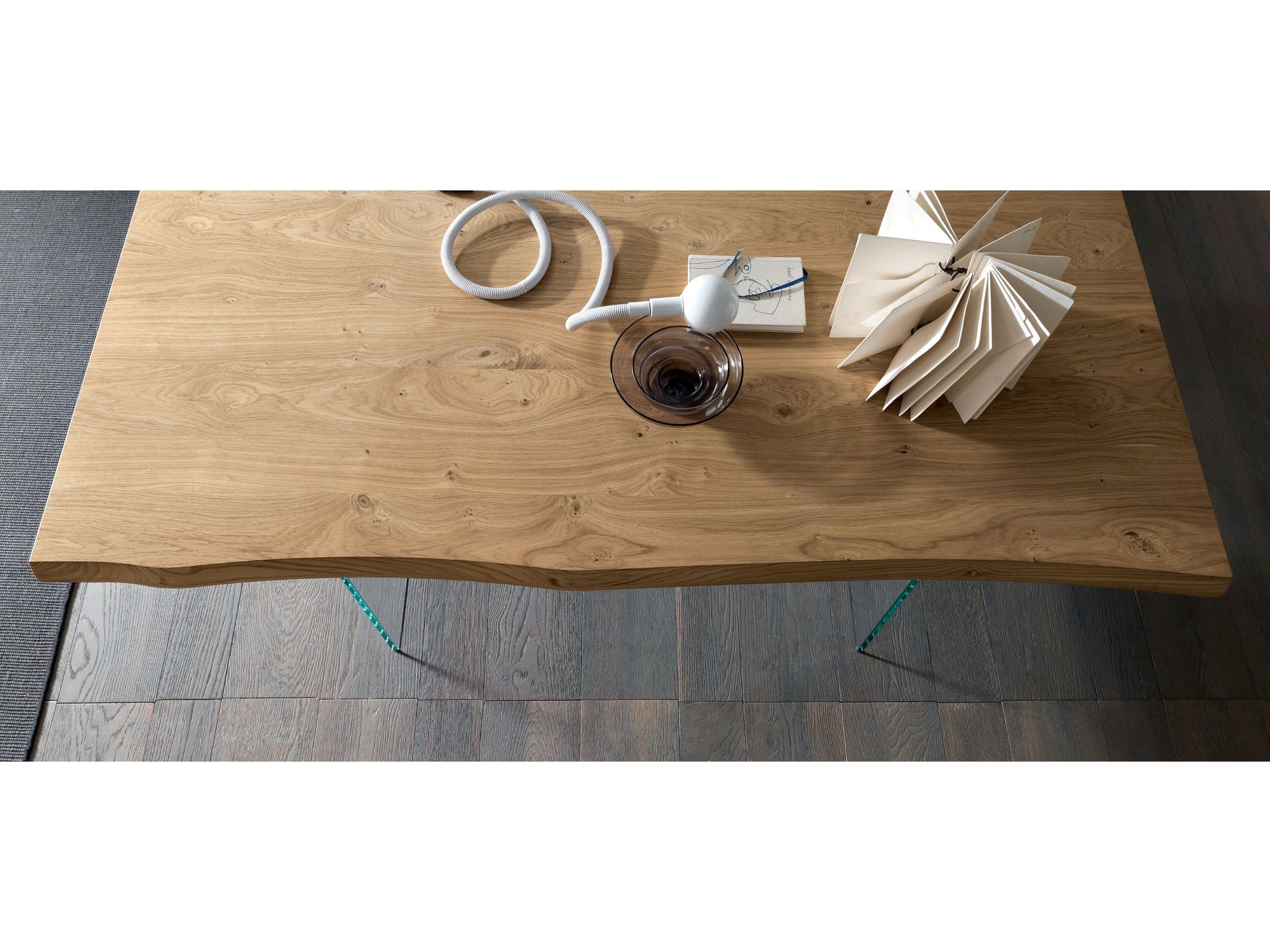 Altacom solid oak dining table top view with natural wood grain and modern decor