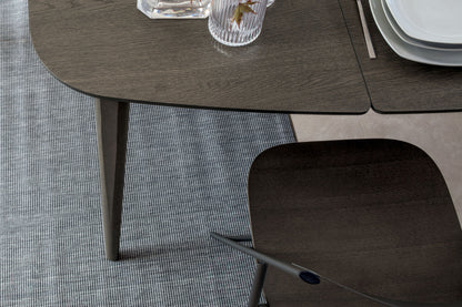 Altacom extendable table wood detail showing rounded edge and extension join