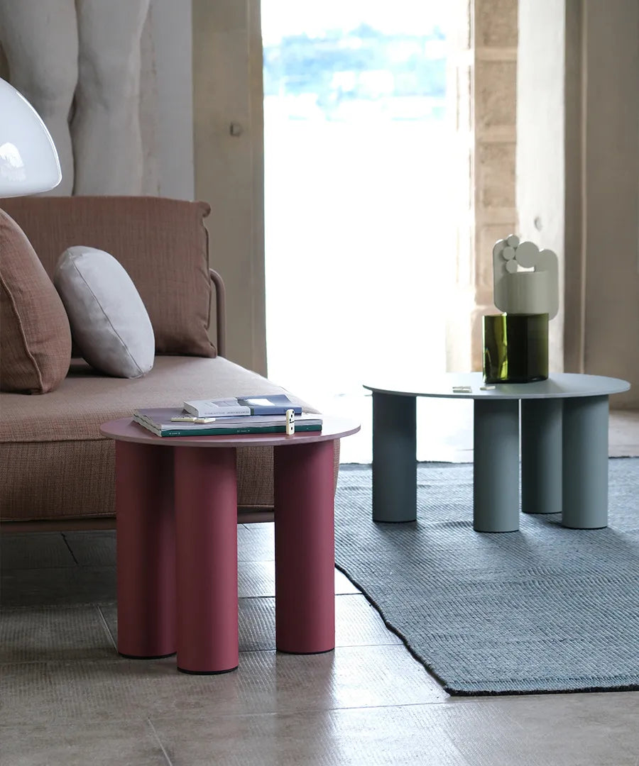 S•CAB Hyppo outdoor coffee tables in Ø50 cm and Ø70 cm sizes displayed together in terracotta and sage green finishes beside a contemporary sofa.