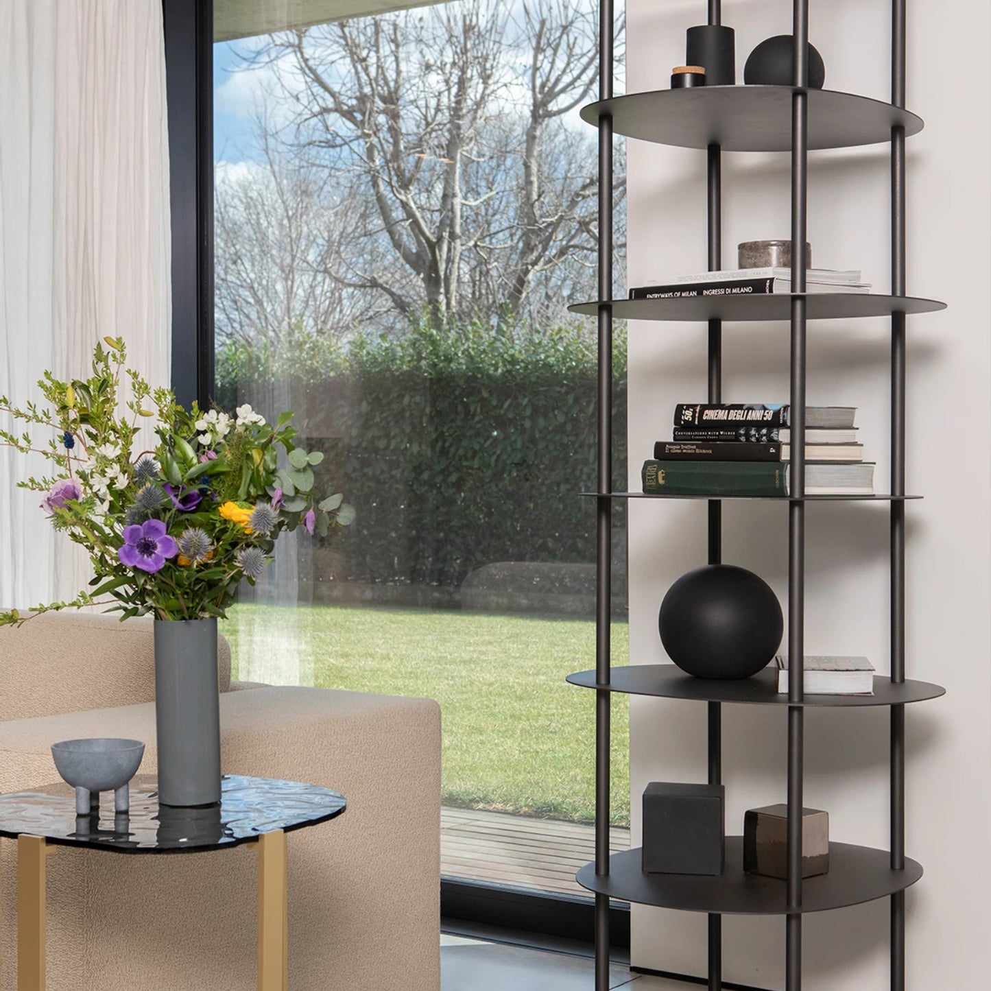 Oasi Freestanding Elegant Bookcase