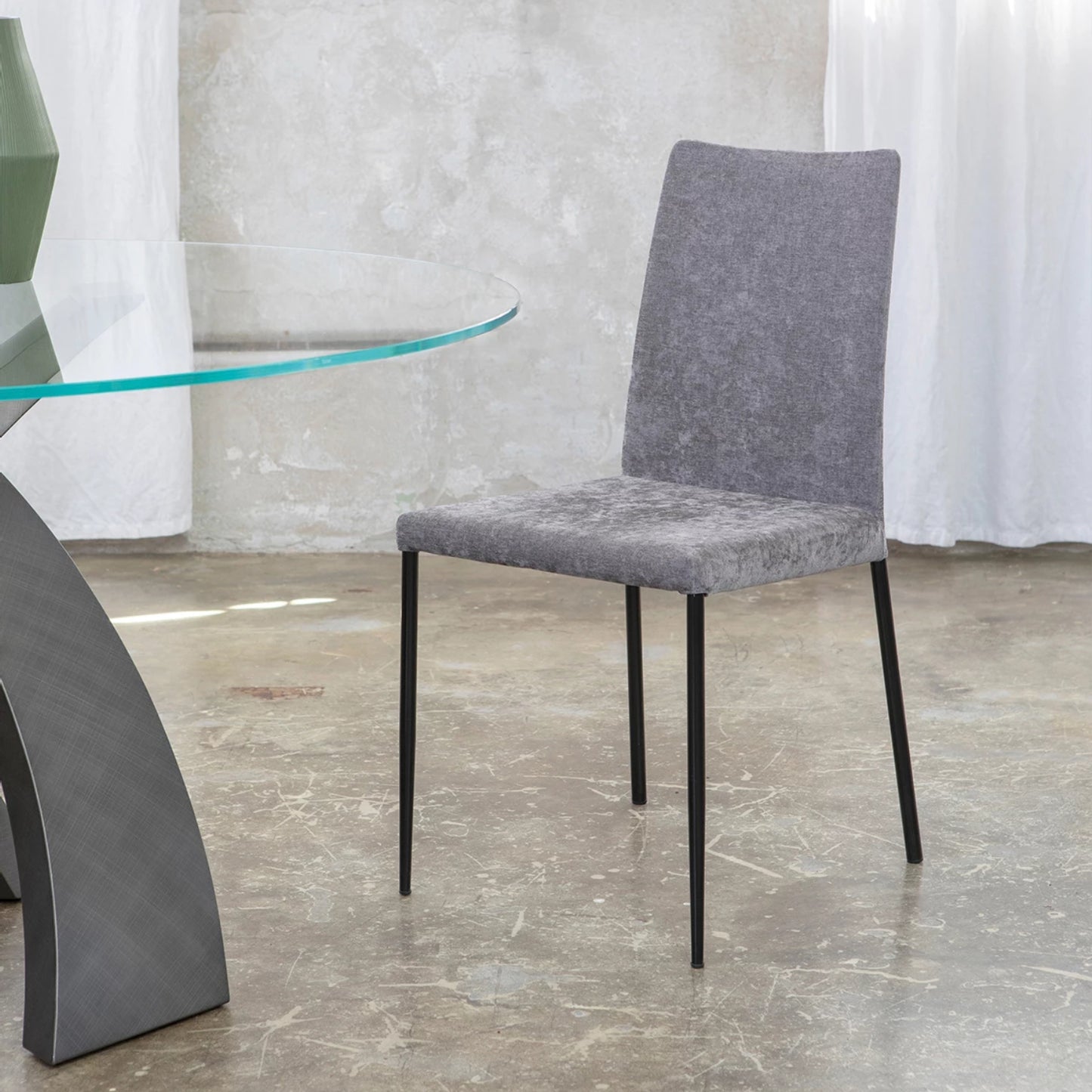 Spillo Versatile Elegance and Comfort Chair