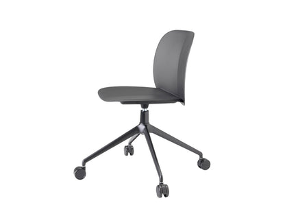 Side view of the S•CAB Mentha office chair with grey upholstered seat, black swivel base, and smooth-rolling castors.