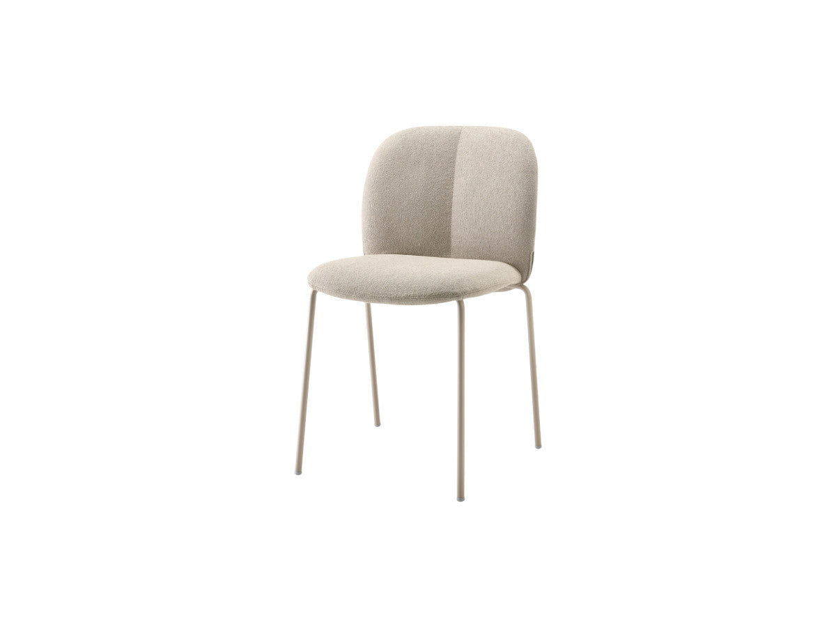 Mentha Pop 2720 upholstered dining chair with cream fabric upholstery, rounded backrest, and slim light metal legs.