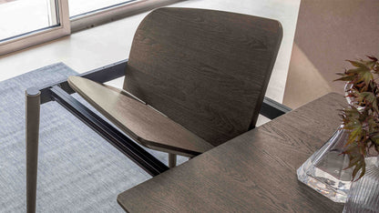 Ribot Wood extendable table by Altacom showing the internal folding extension and telescopic opening mechanism