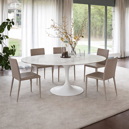 Round tulip table Saarinen style with white marble top in bright modern dining room