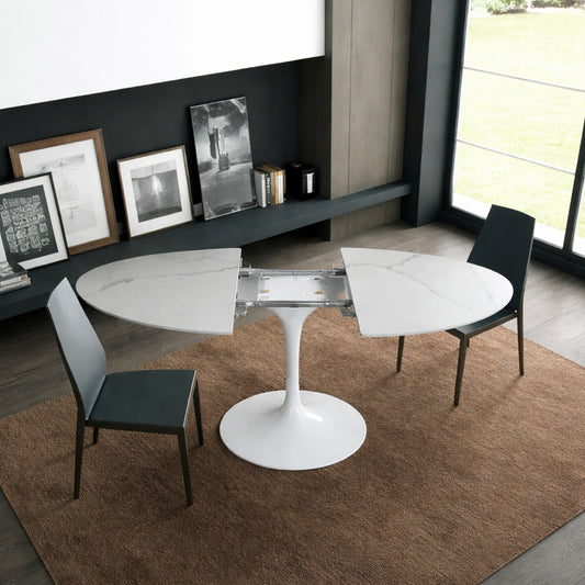 Round tulip table Saarinen style with white marble top extendable open in modern dining room