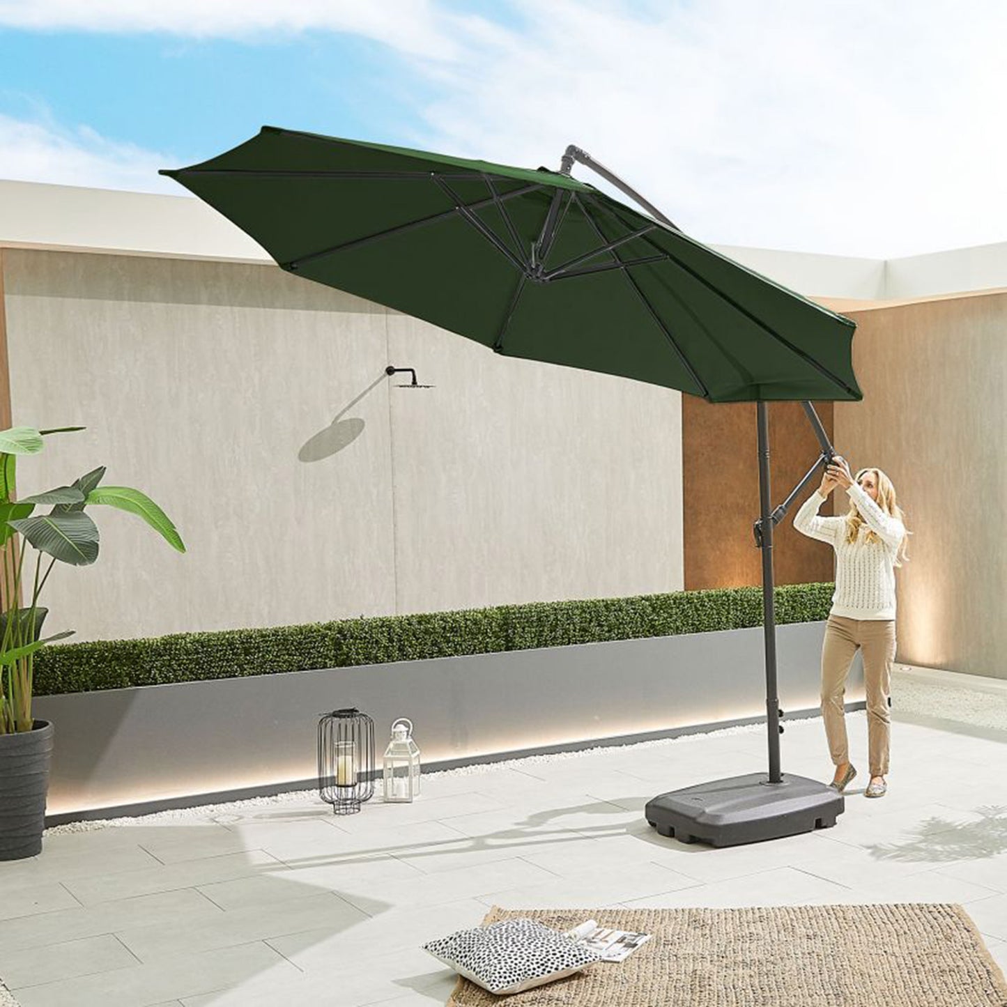 3.0 Mtr Round Aluminium Cantilever Parasol with 130 Ltr Set of 4 Water Fill Base