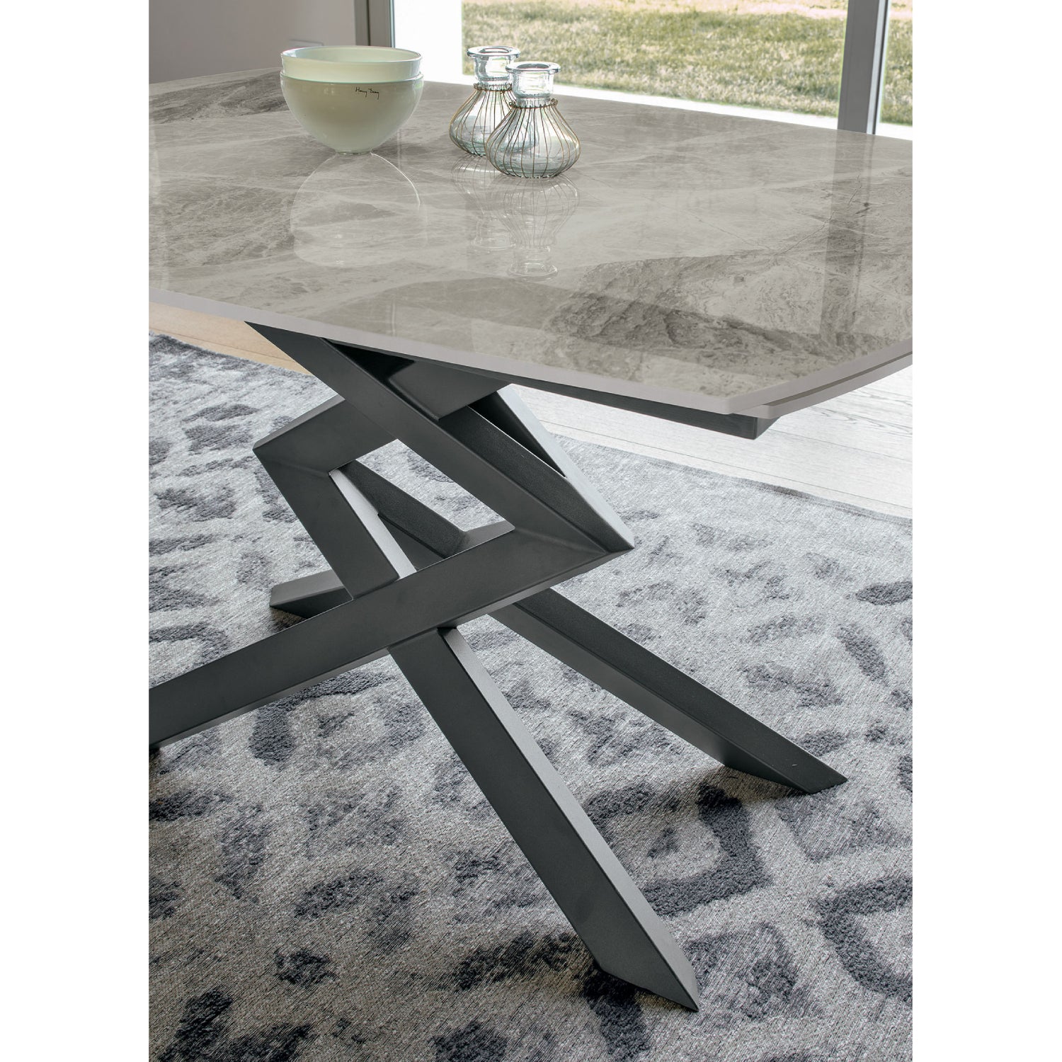 Cross Barrel Shaped Extendable Table by Target Point