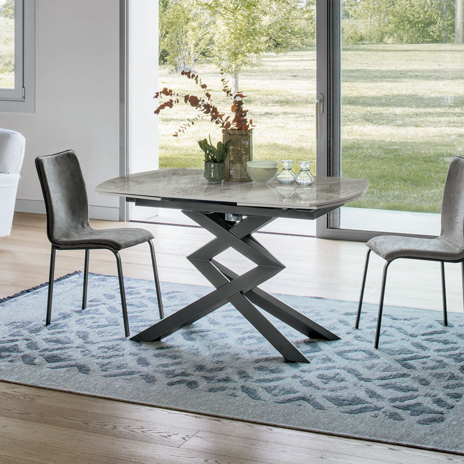 Cross Barrel Shaped Extendable Table by Target Point