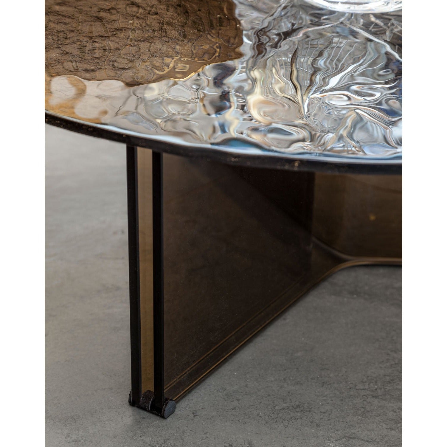 Trendy Coffee Table by Compar