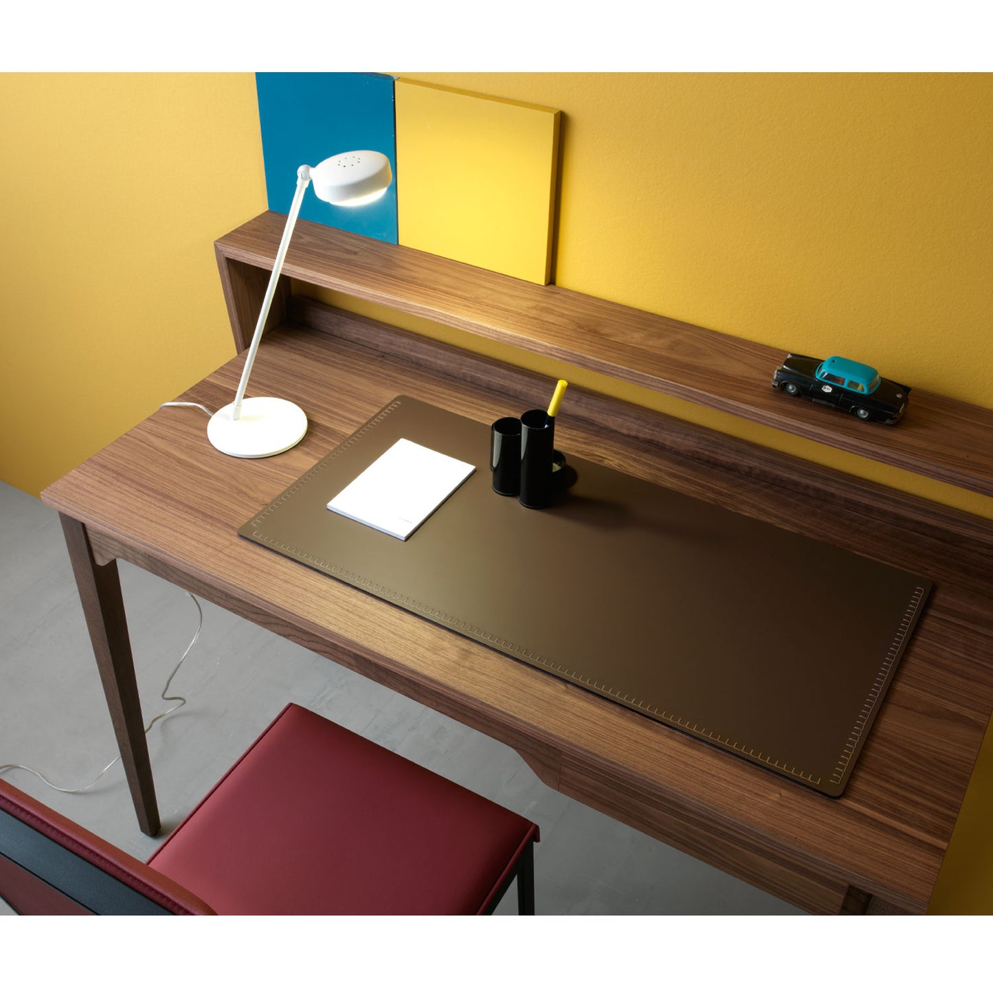 Pad Writing Desk by Compar