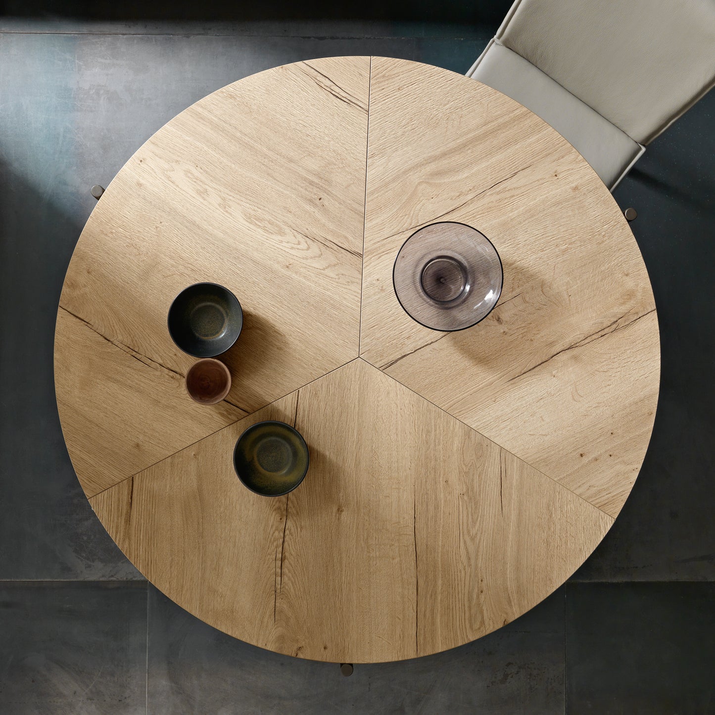 Altacom Icaro folding dining table top detail showing segmented folding design