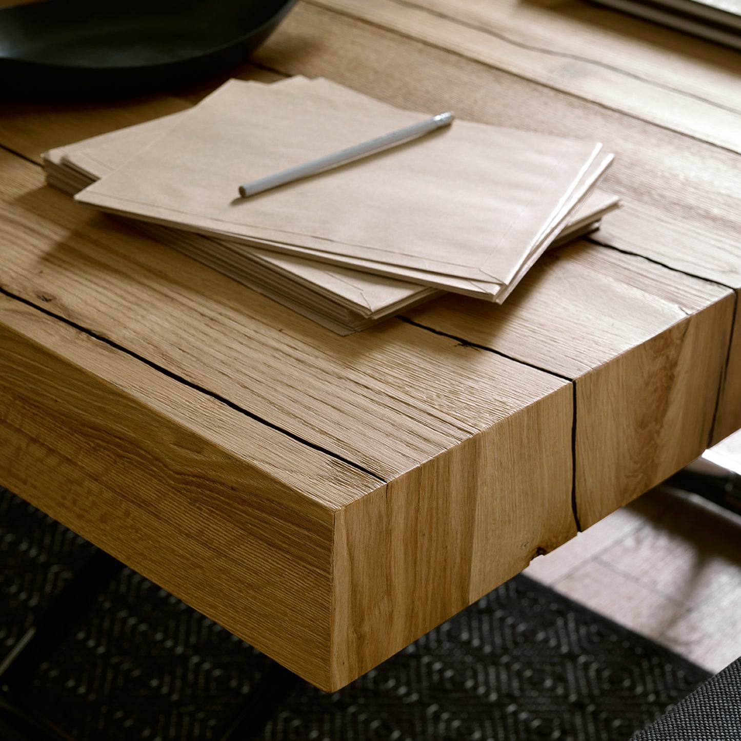 Altacom Tavoletto convertible table solid wood top detail showing thickness, natural grain and premium finish