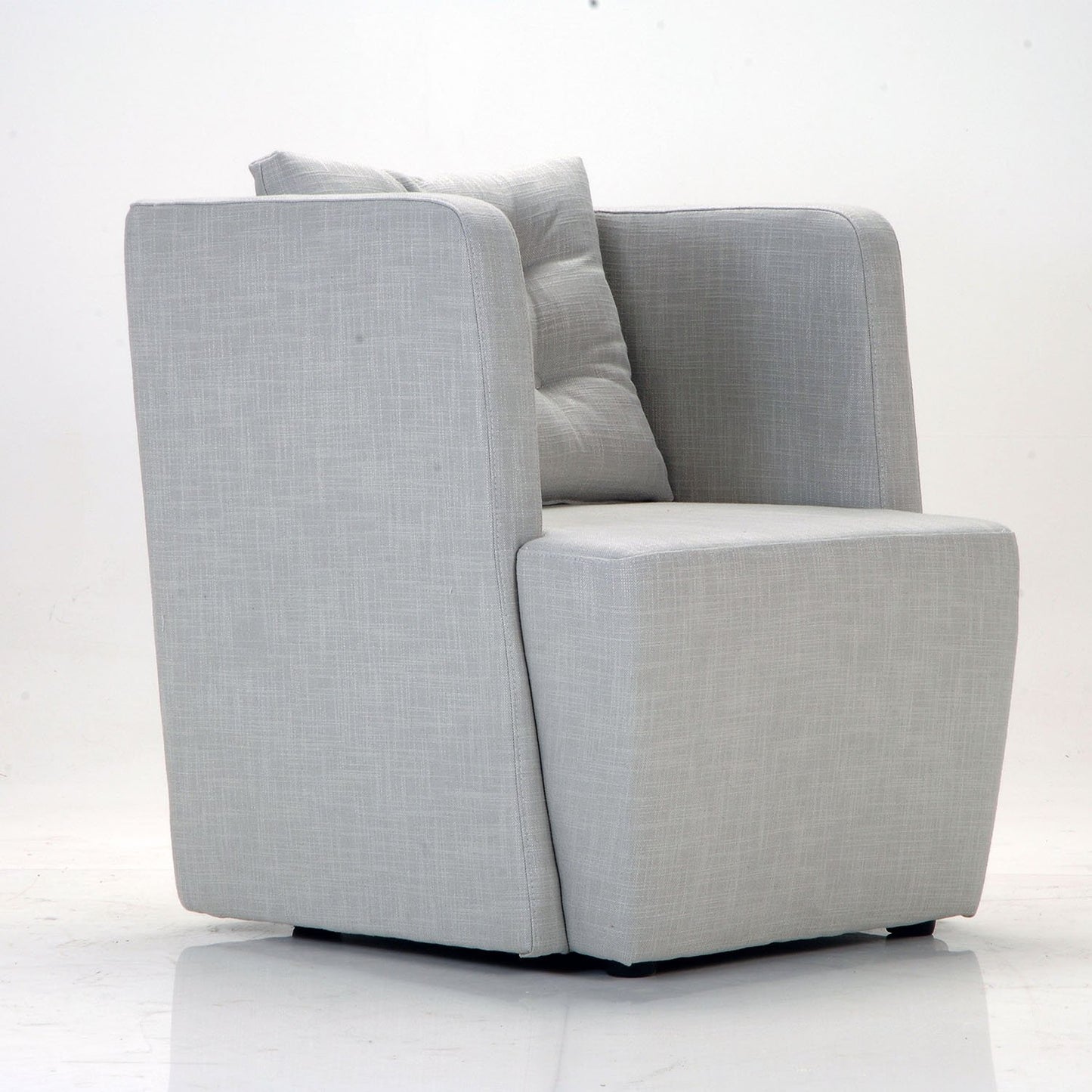 Modern comfortable Italian armchair Artibella by Domingo