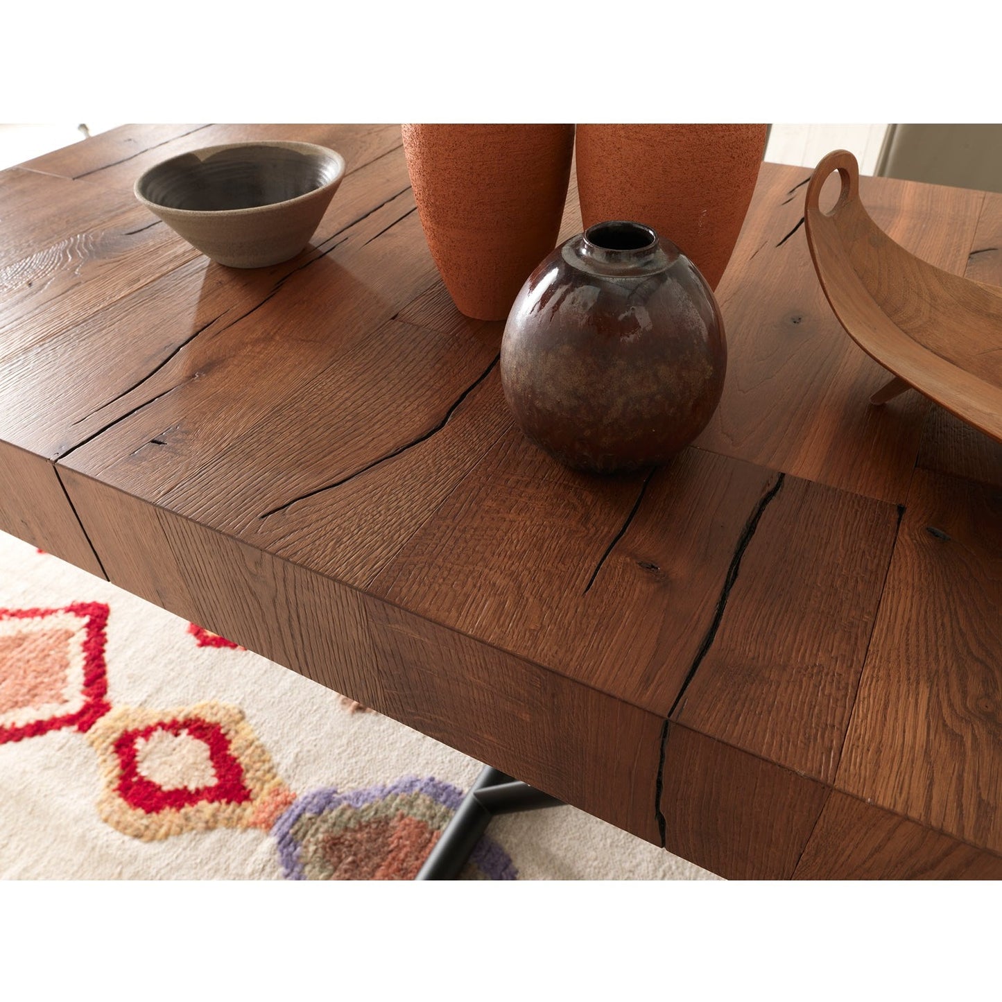 Double convertible table by Altacom close-up of wooden tabletop showing texture, thickness and natural finish detail