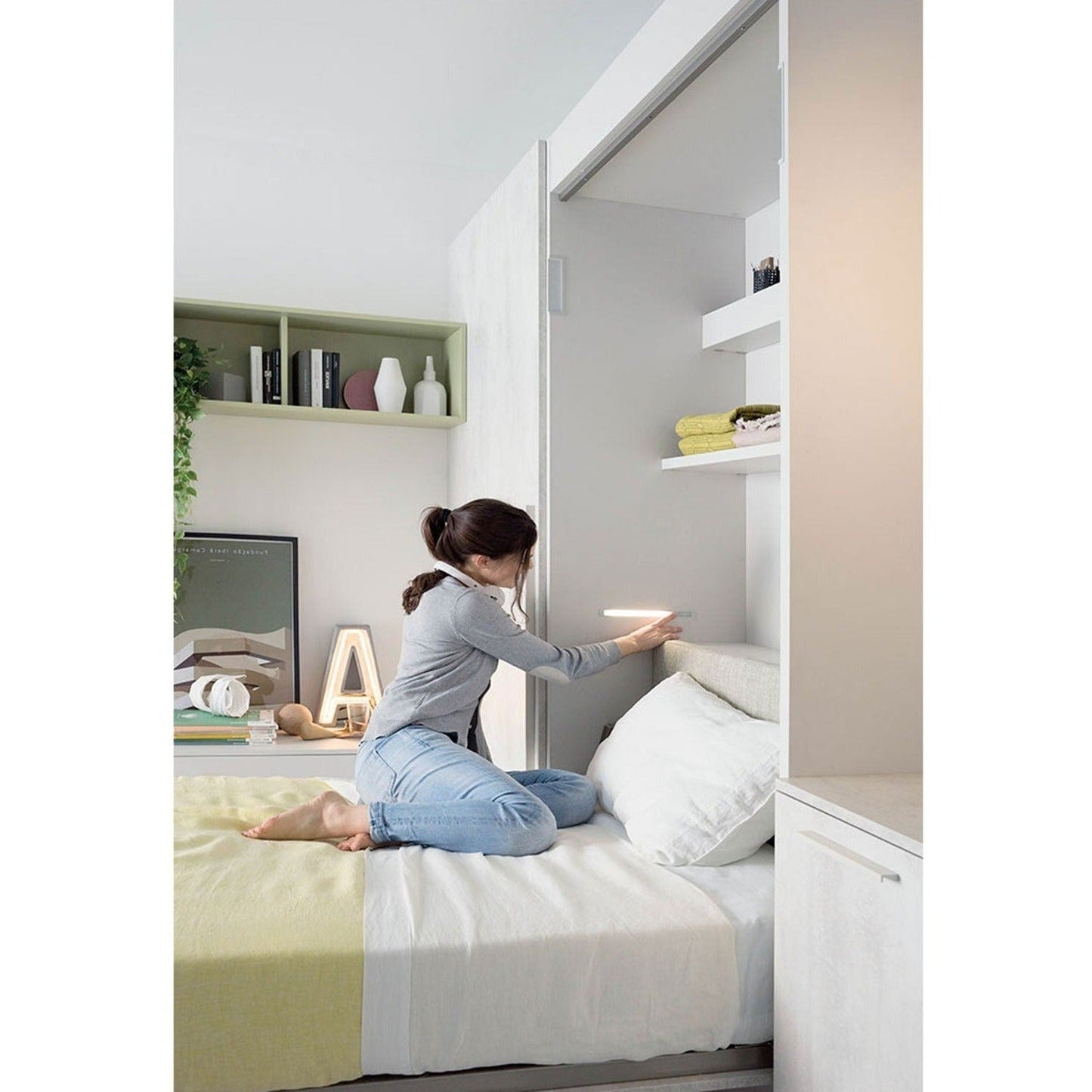 IM20-03 Foldaway Bed by Clever
