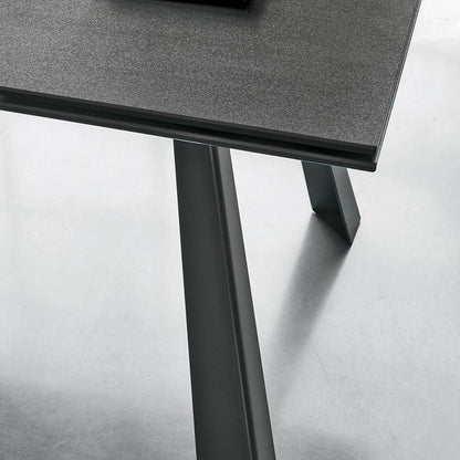 Extending dining table